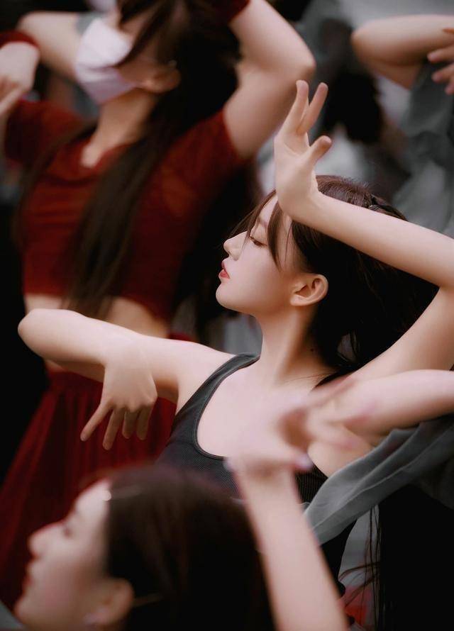 原创当代妲己程潇跳惊鸿舞展现极致妖娆最终评分远超竞争对手