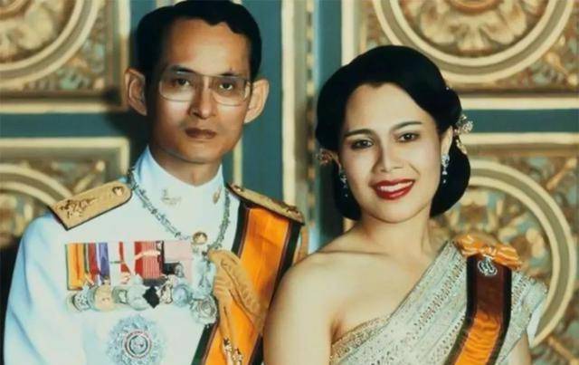 原创16岁的诗丽吉如同一朵带刺的玫瑰让国王着迷53岁自毁形象