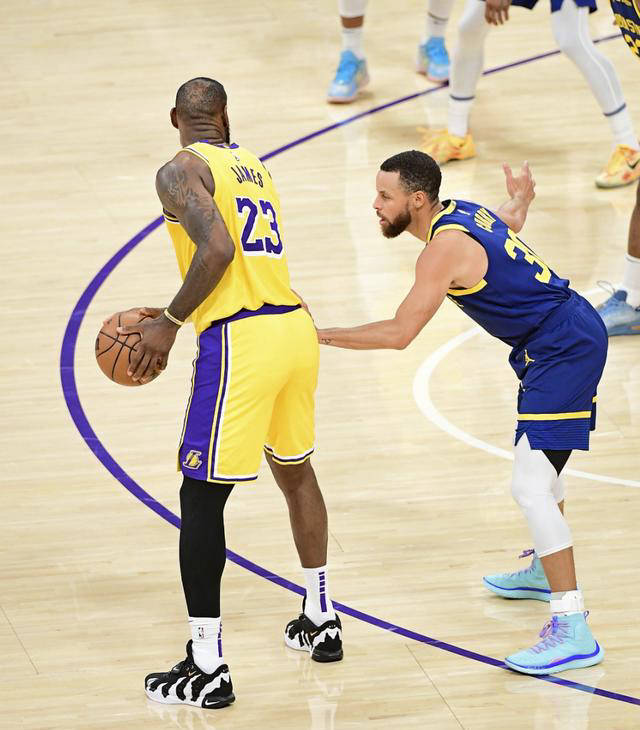 詹皇难敌勇士铁三角库汤连投16三分演绎湖人噩梦