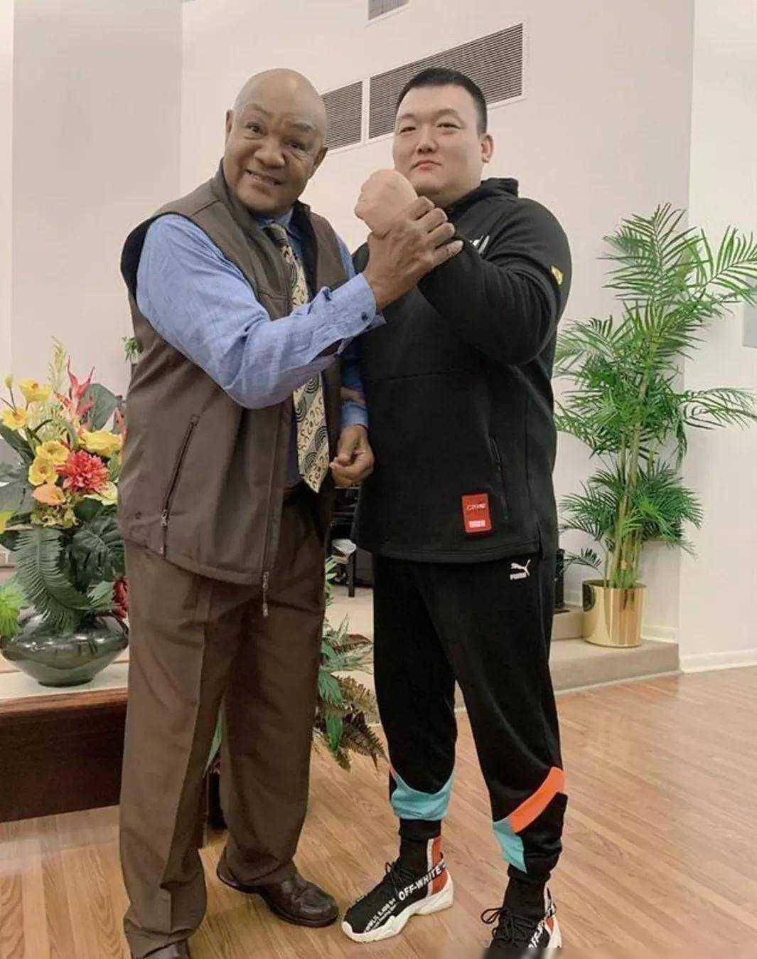 原创证据曝光泰森富里最敬畏的我们拳手不是张志磊而是张君龙