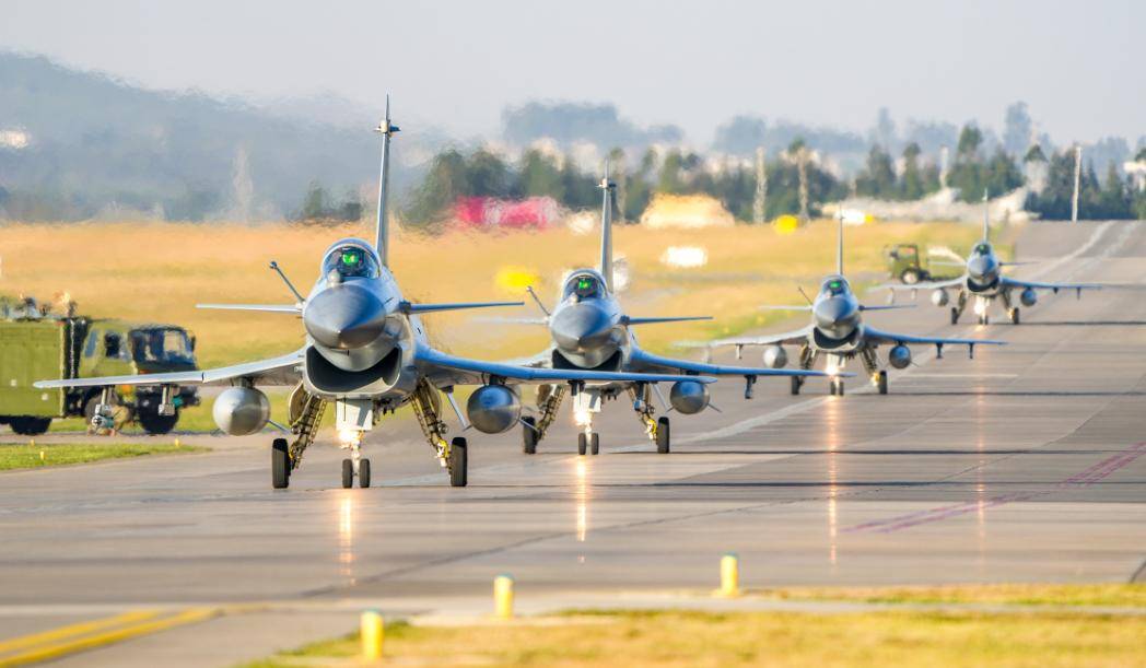 原创大胜四国军演当天下午草草结束解放军特殊战机立下大功