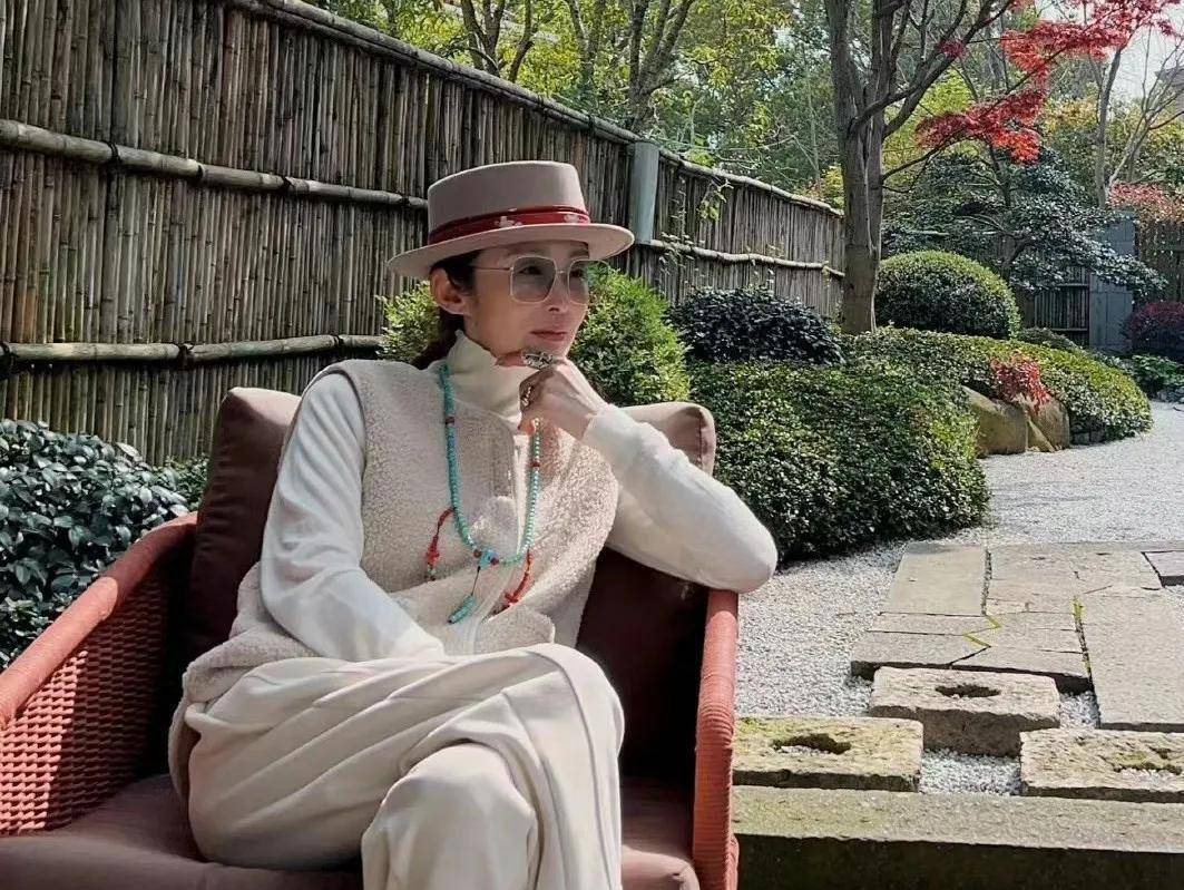 56岁张敏近照曝光!暴瘦到70斤已脱相,昔日女神憔悴干瘪令人担心