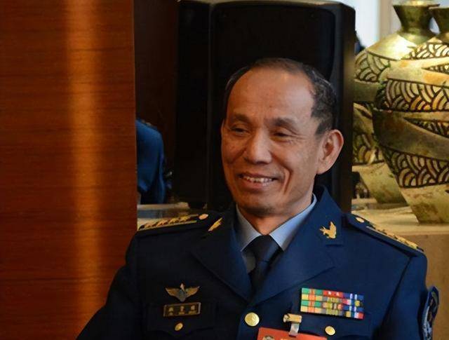 1989年林贤顺驾机回大陆躲过12架战机追击娶美女主持人为妻