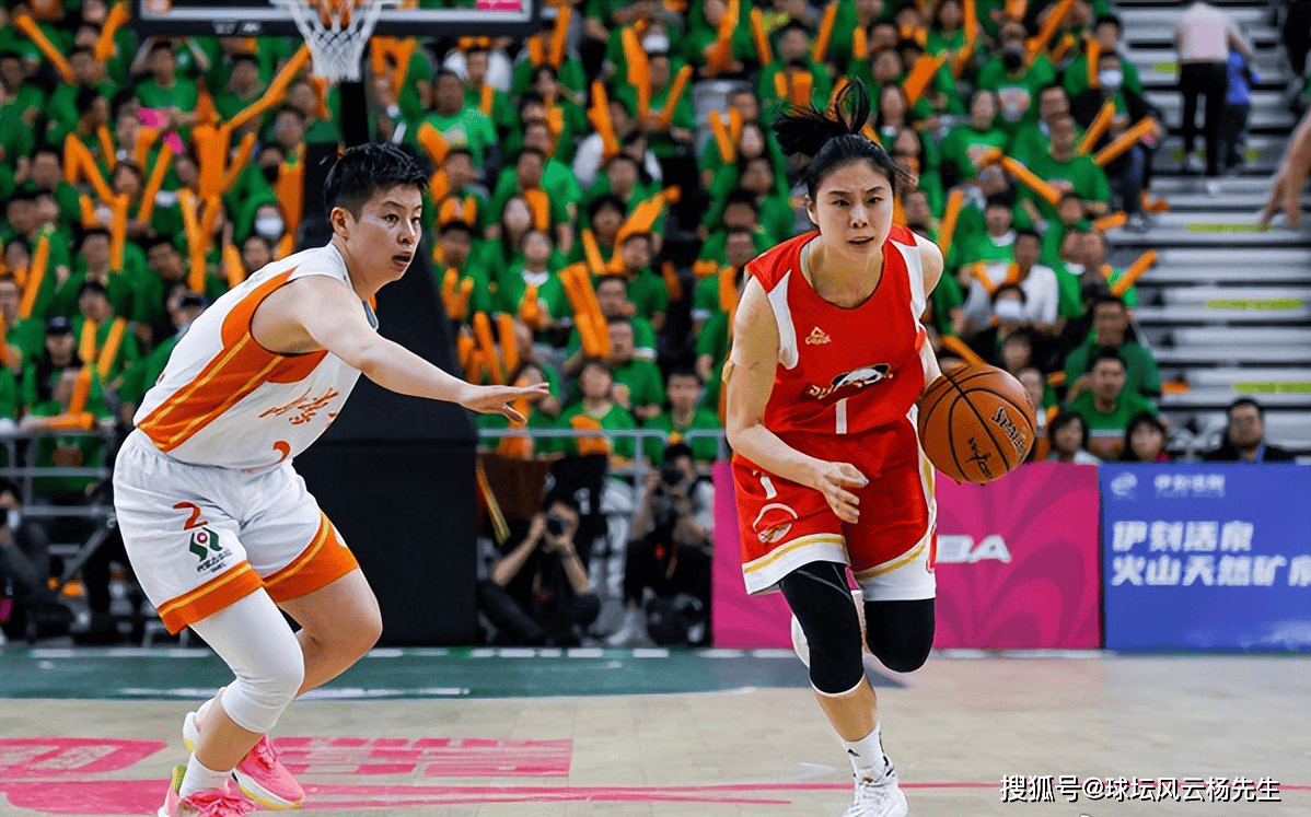 内蒙古女篮方面,尽管琼斯全场砍下29分12篮板,李缘16分7助攻,张绮芳17