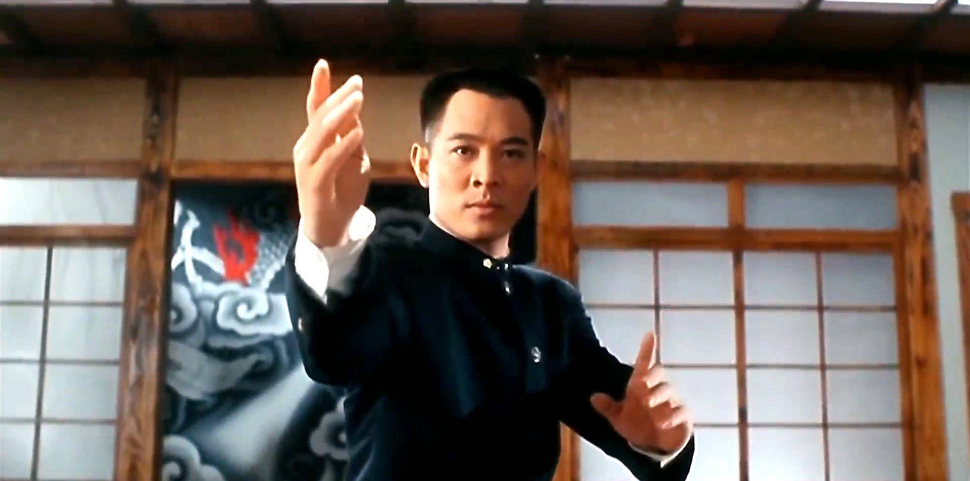 当年李连杰精武英雄被成龙这部电影干败不冤枉