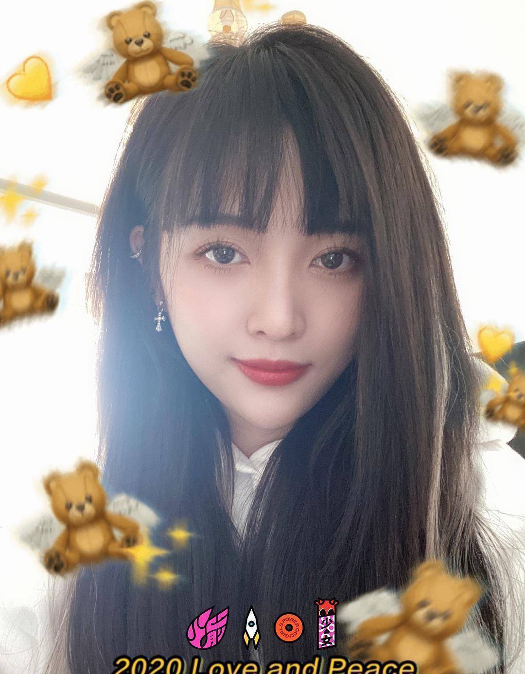 原创火箭少女女王节晒照杨超越睡衣软萌可爱sunnee素颜意外抢镜