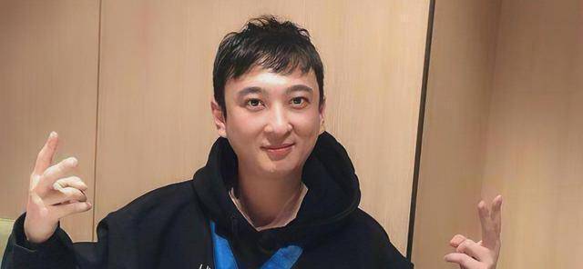 原创低调太子爷王思聪都不敢惹导演见了都毕恭毕敬