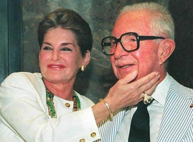 2007年身家40亿的美国富婆去世4个孙子分到的遗产不如一条狗