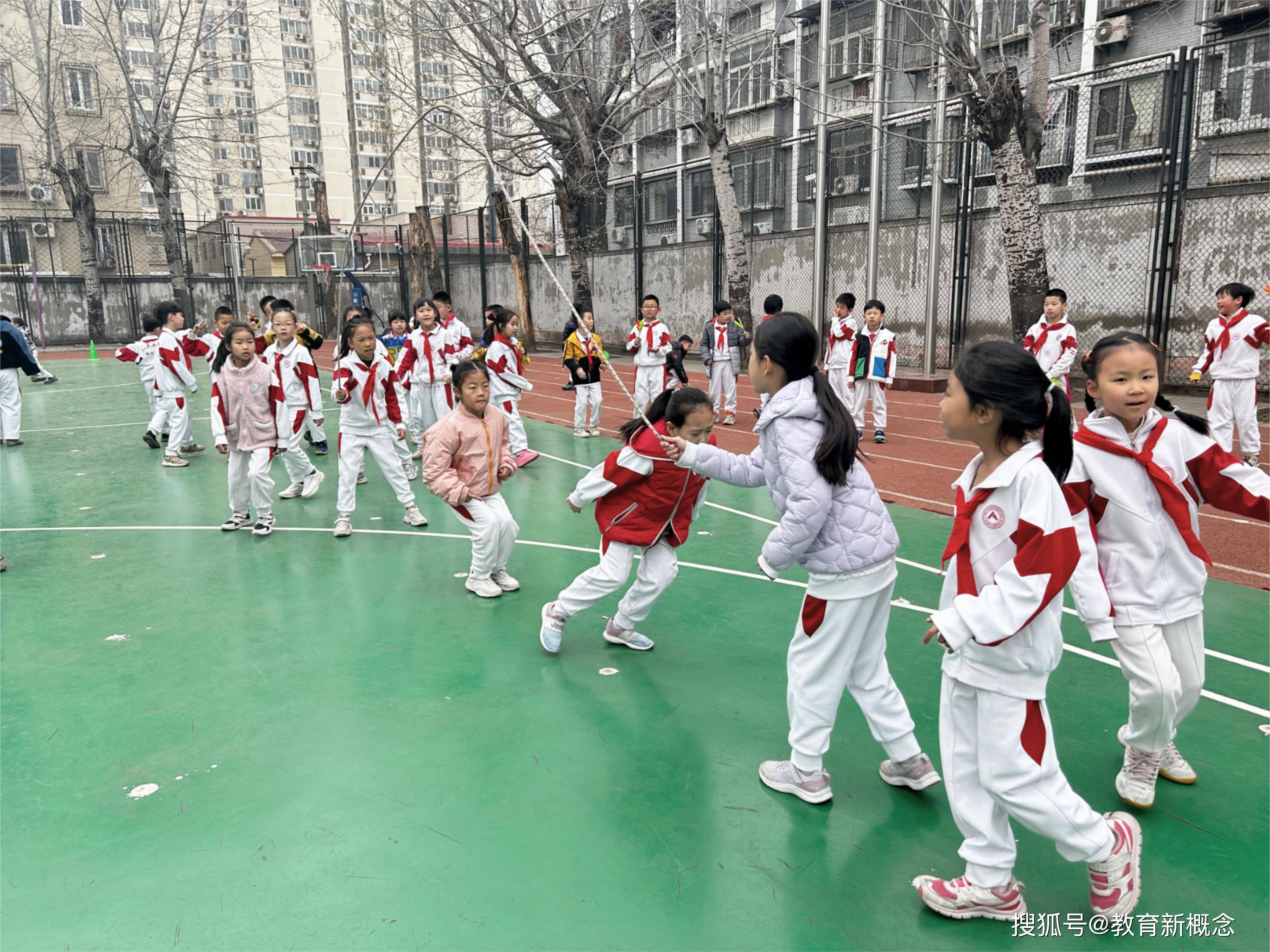 跃动奇迹 绳彩飞扬 ——人朝小学部开展春季跳大绳比赛活动