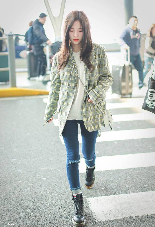 鞠婧祎自爆上学没人追看到她18岁照片后我信了