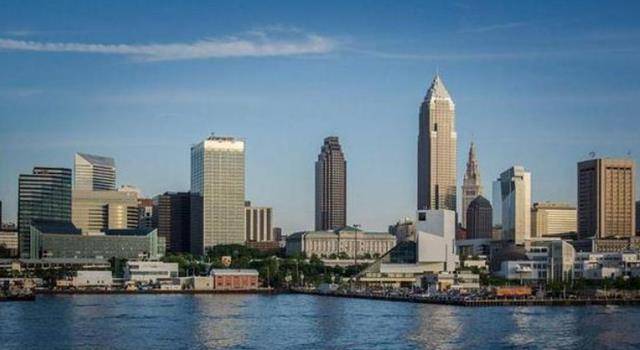 美国人在城市上空放飞150万只气球后,悲剧了_因为_广场_加拿大