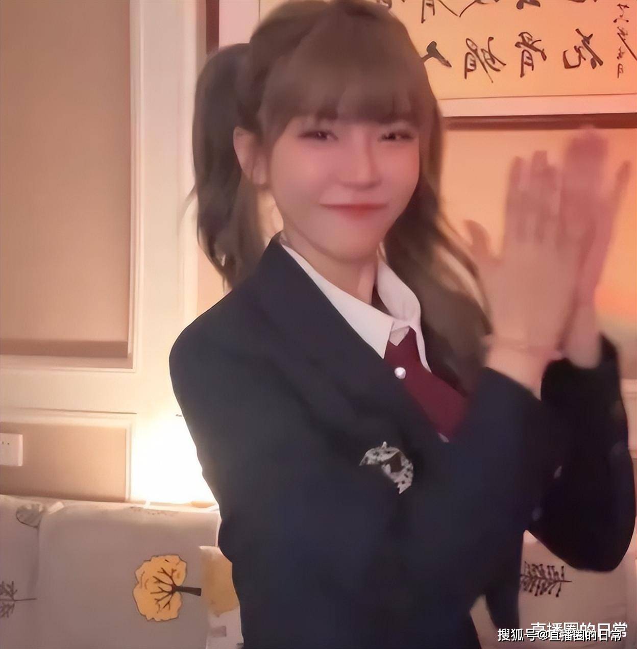 原创周淑怡cos女高中生冲上热搜引热议网友中专生扮什么高中生