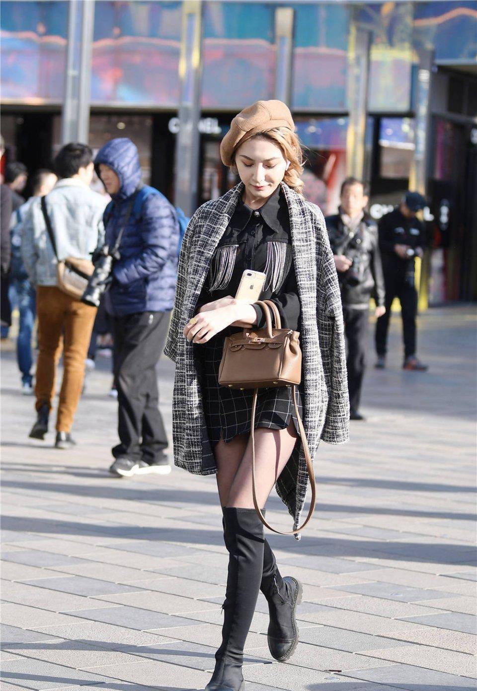 原创早春时节可以选择长靴来搭配过膝款式更保暖