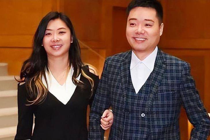 爱情在那一瞬间光顾了丁俊晖,他突然发觉自己爱上了张元元.