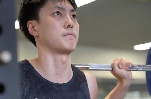 广东季后赛前夕周琦全力准备许洁三分输赢