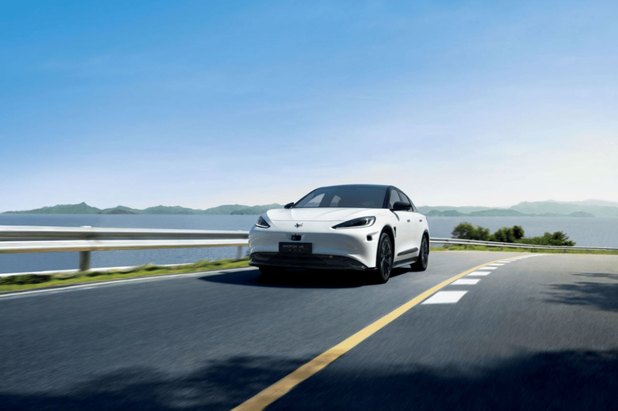 实际应用在阿尔法s5车型上,车辆前后电机的动力可达530ps,轮端扭矩