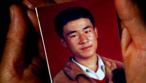 17岁小伙厕所杀害女工人,严刑逼供命断刑场,9年后真凶终现身_吉勒图