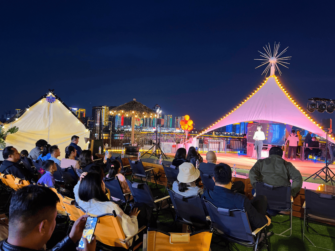 吕剧院送戏到街头情满临沂沂河两岸