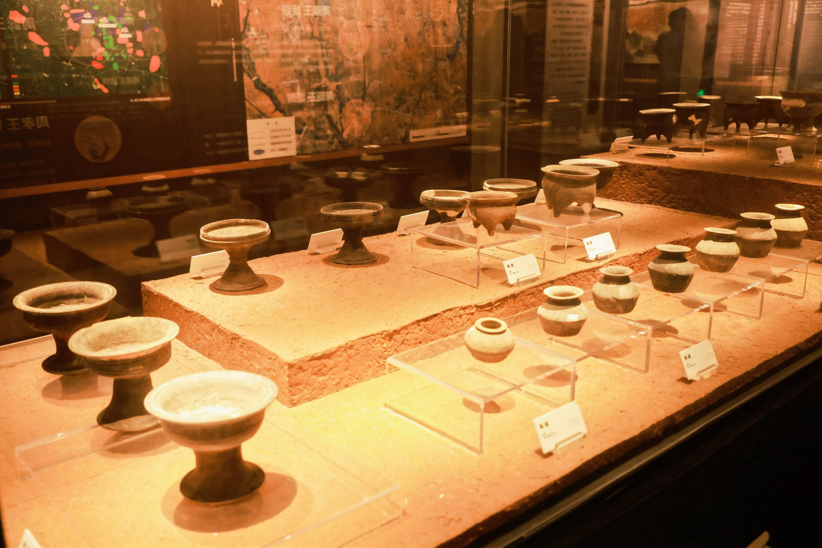 "赫赫宗周 灿灿宝鸡"全媒体行|寻宝周原遗址 解密西周文化_展览_考古