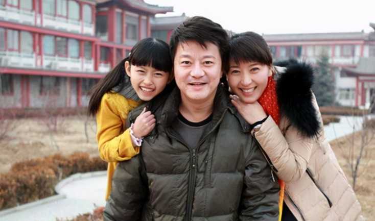 原创靠冯巩挤走闫妮一步步成为苦情专业户她一出场就知剧中谁最苦