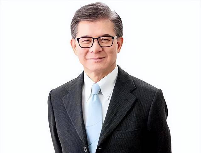 罗康瑞为娶朱玲玲抛弃原配儿子拒绝继承家产连结婚都不请他