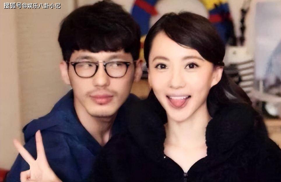 女友名叫刘萌萌,长得非常漂亮,出演过《隋唐演义》,《爱情公寓3》