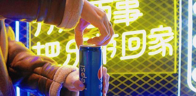 可乐公司1年攒够700万积分可换战斗机不料一个大学生真攒够了