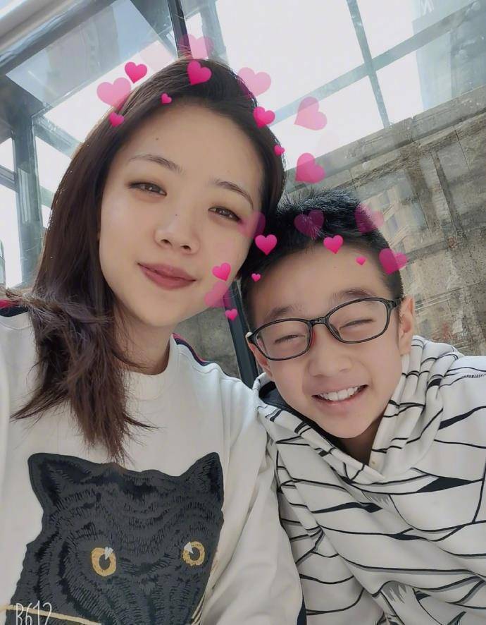 杨威夸老婆才是真正的女神,双胞胎女儿都得靠边站_杨云_生活_日子