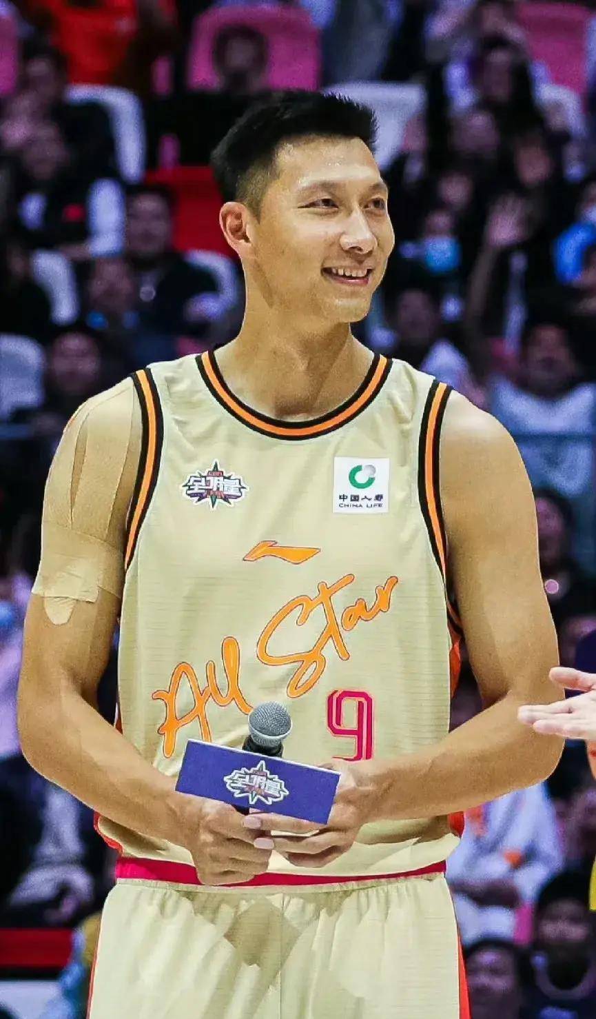 愿你风尘仆仆归来仍是少年易建联曾经的王者篮球王子