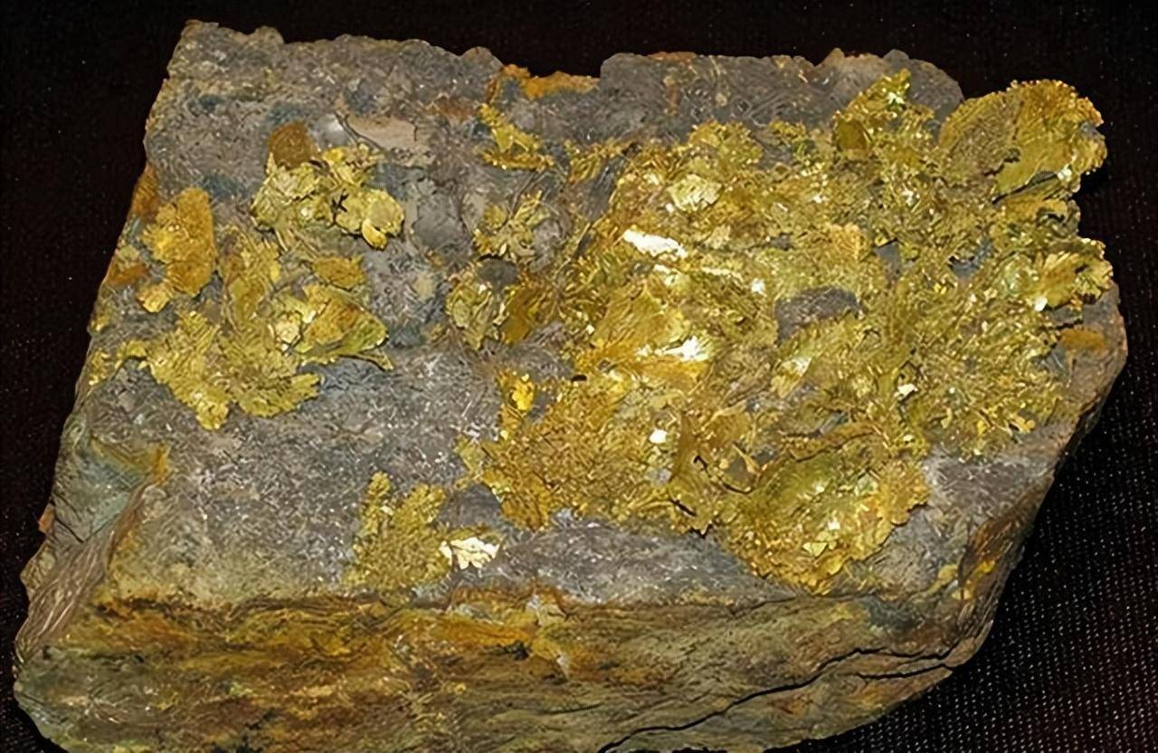 藏有全球一半以上的黄金,方圆200平方公里,这个大坑有多值钱?_兰德_开