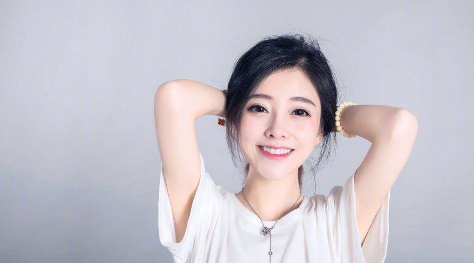 冯提莫演唱会门票卖不出去,门票最低炒到574元,小