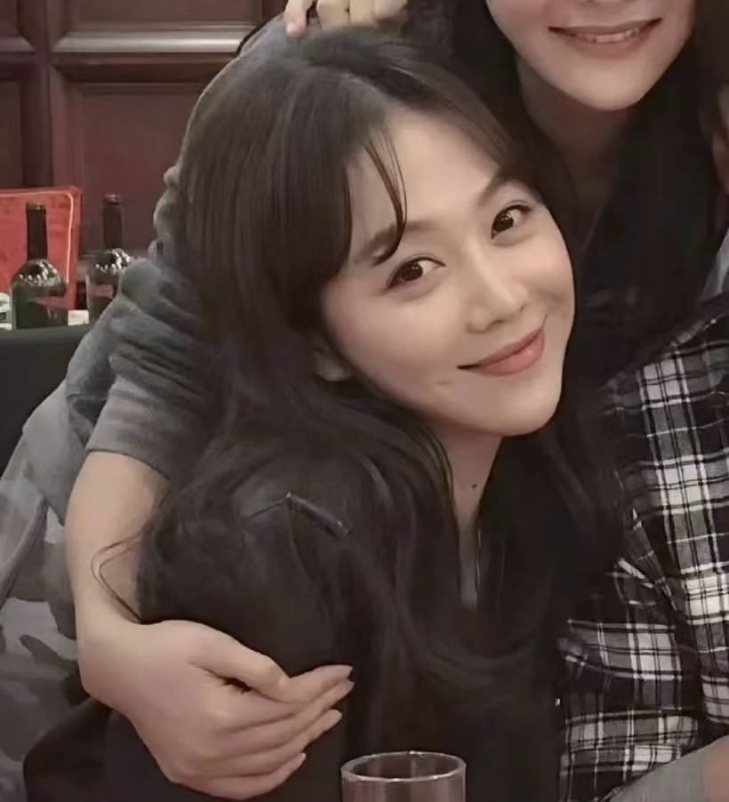 不是吧出道快二十年了这姐终于火了