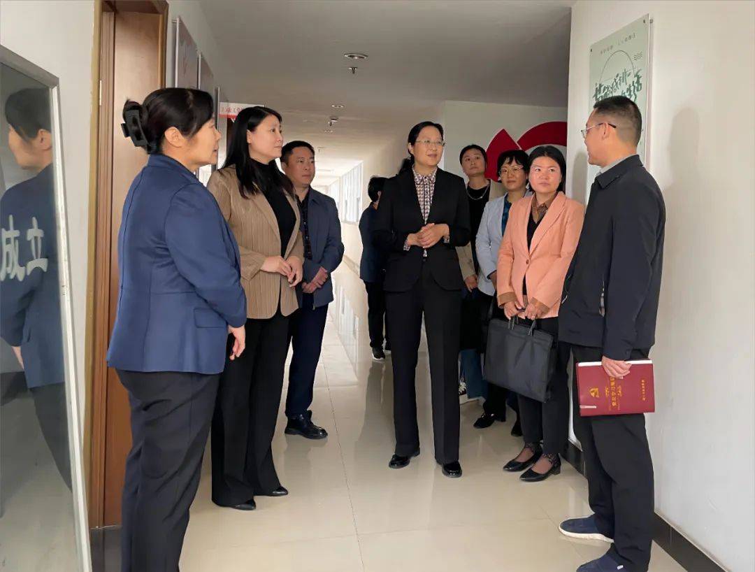 张严玲一行先后走访了各民主党派机关办公室,民主党派会议室,了解各