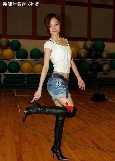 范玮琪微笑事件反转网友罕见集体站队中戏导演警告张韶涵