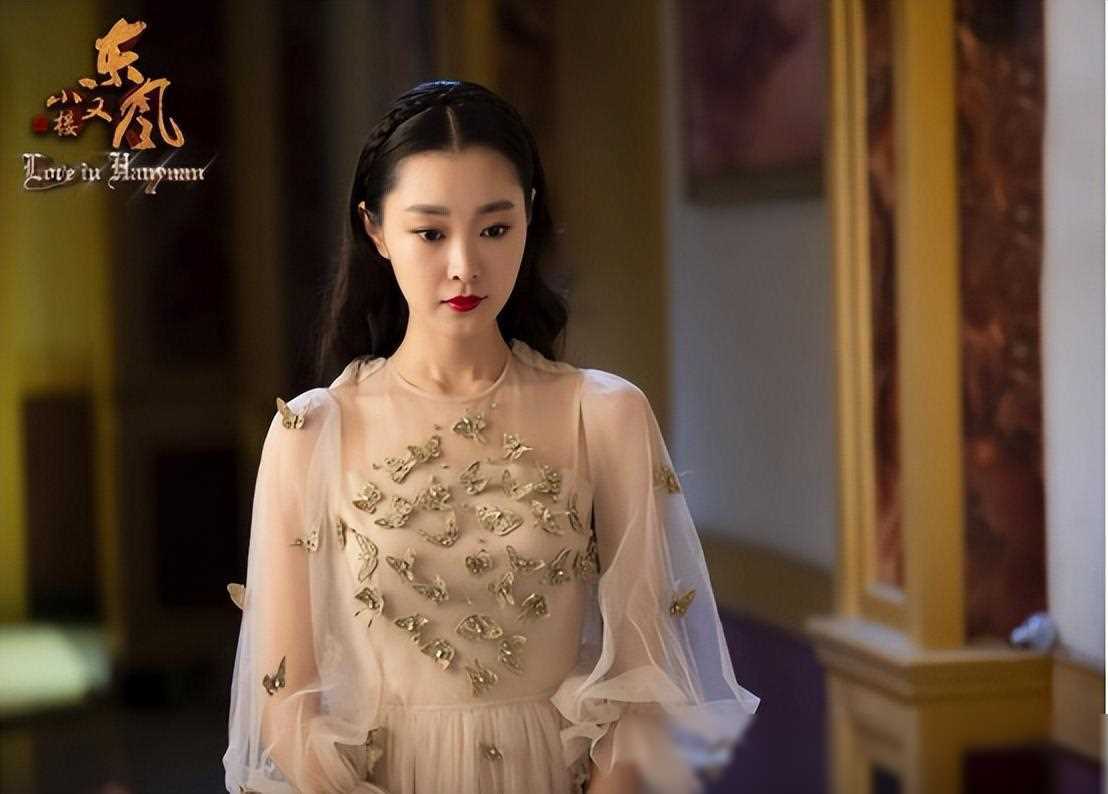 2015年,宋轶在谍战剧《伪装者》中饰演于曼丽.