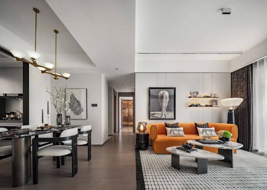 热线】78中央空调为日立或同等品牌;地暖的锅炉是林内或同等品牌