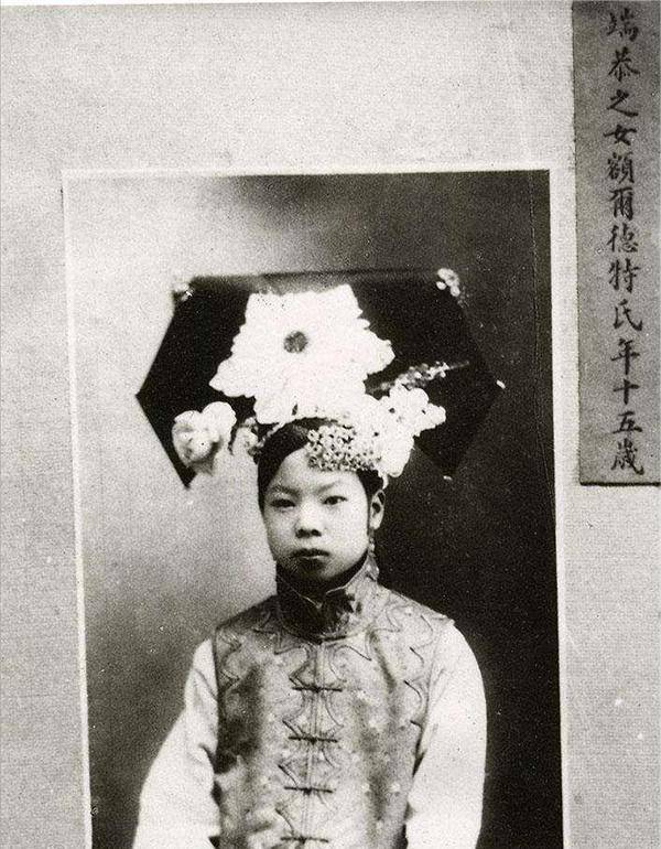 原创1953年44岁妇女临终对清洁工丈夫吐露一个秘密我曾是大清皇妃