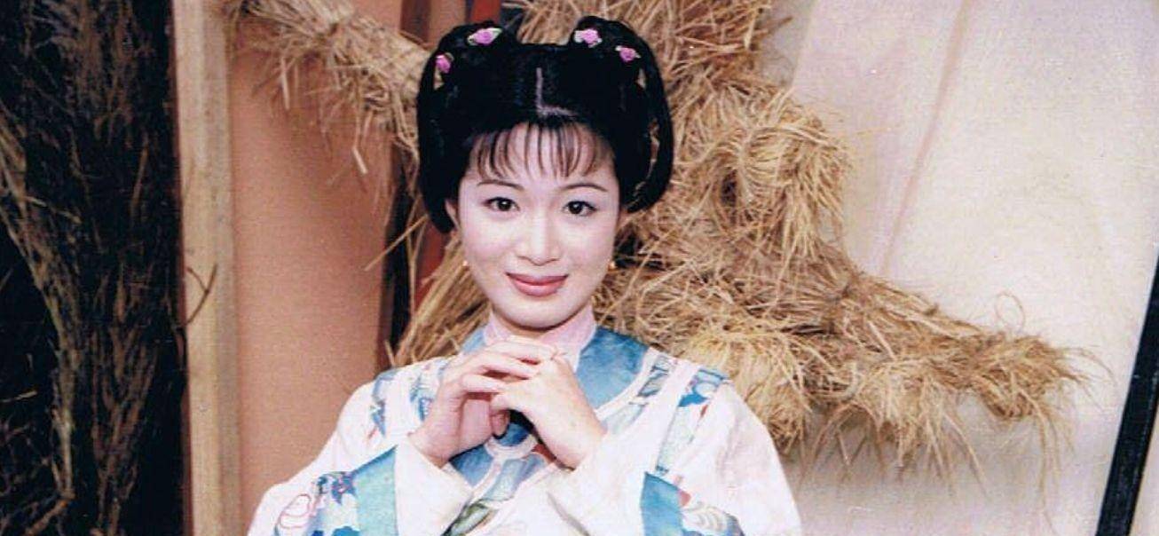 双儿 剧照在电视剧《金玉良缘》中,由邝文珣饰演沐剑屏.