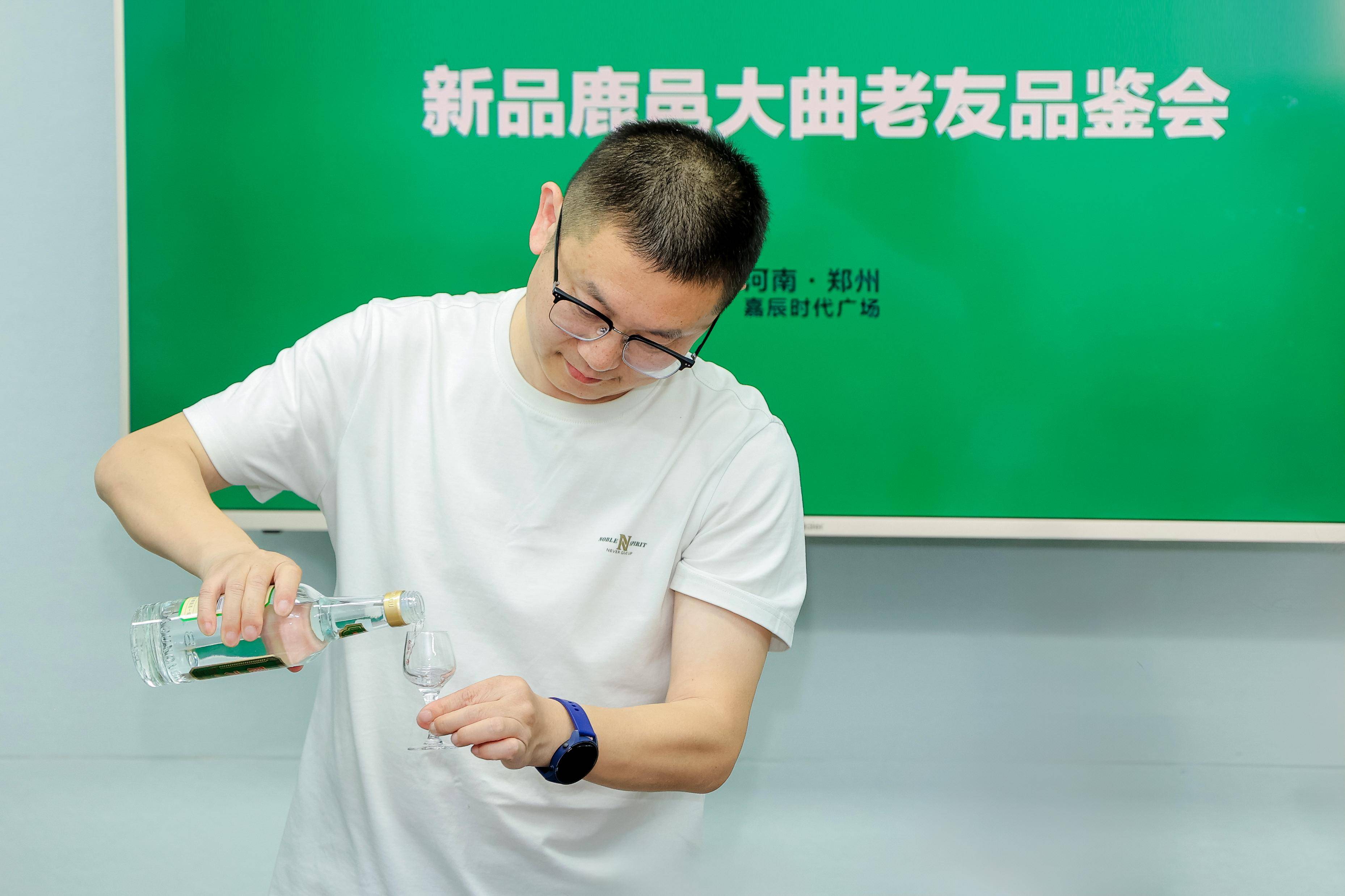 新宋河首批战略新品鹿邑大曲四款新品上市媒体人解读其爆款基因