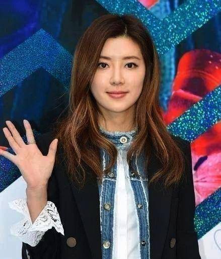 还有圈外人,网友也直接挖了出来,有朴相赫,金仁哲,许贤,朴寒星的老公.