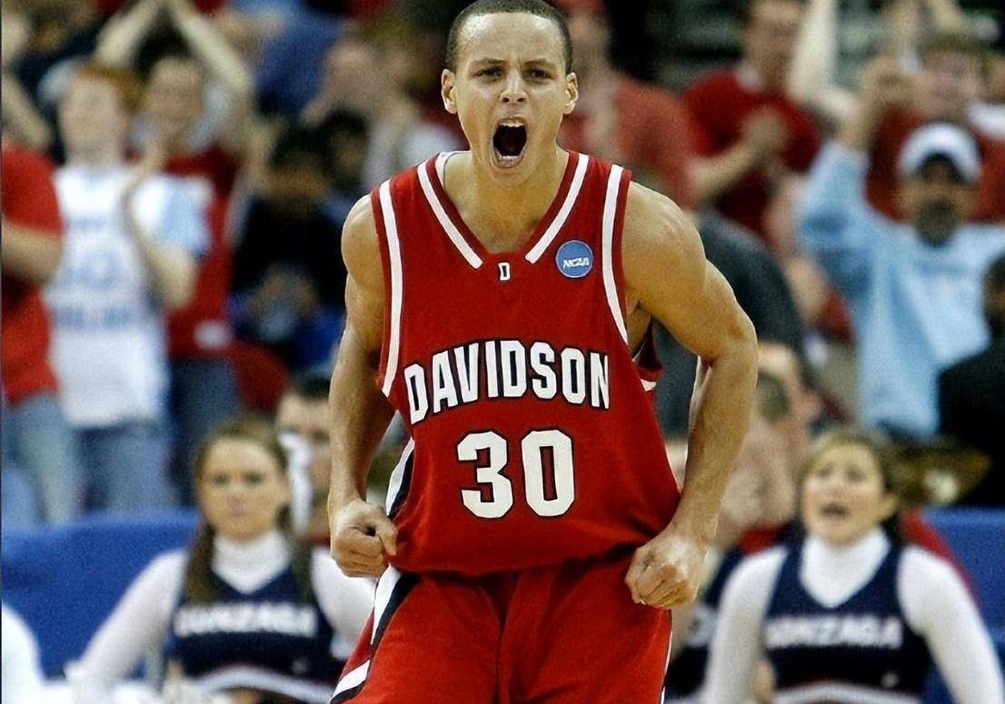 大二也成为了库里全面爆发的阶段.