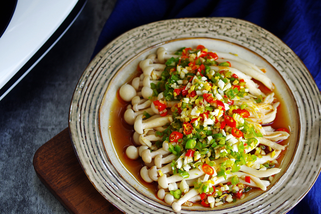 它虽然是一道素菜,但比肉还好吃,尤其适合夏天,关键做法太简单_荆条