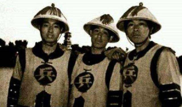 张作霖拉起了一支保安队,首战土匪海沙子,两人用绿林方式赌输赢