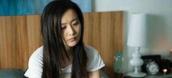 《李碧华鬼魅系列:奇幻夜》是由三个短篇故事《枕妖》,《迷藏》和《黑