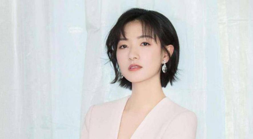 因长得美被导演狂追,拒绝后被娱乐圈遗忘,与胡歌搭档彻底走红_万茜