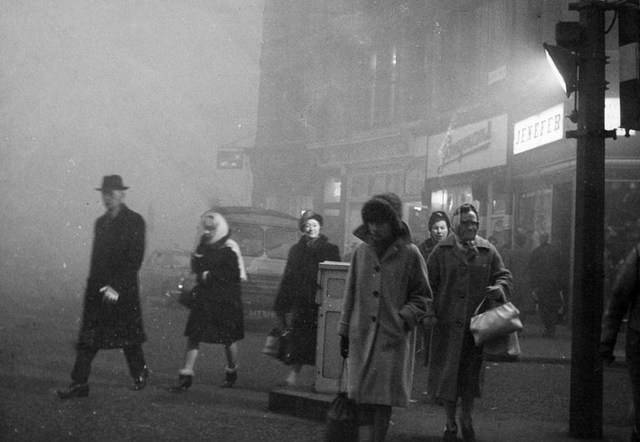 最严重的空气污染事件:1952年12月,伦敦烟雾事件,12000人丧生