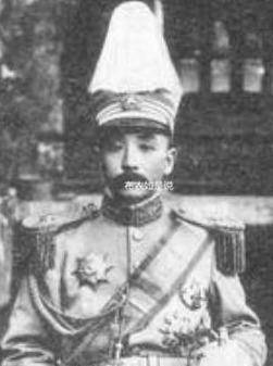 小舅子毁坏路灯便将他枪毙这个军阀一生传奇毁誉参半