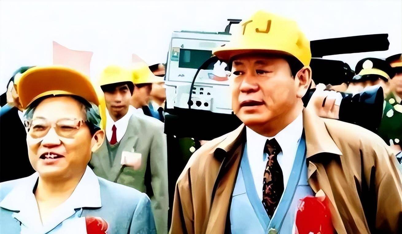 原创山西人的好书记胡富国99年离晋赴京万人送含泪允诺死后回山西