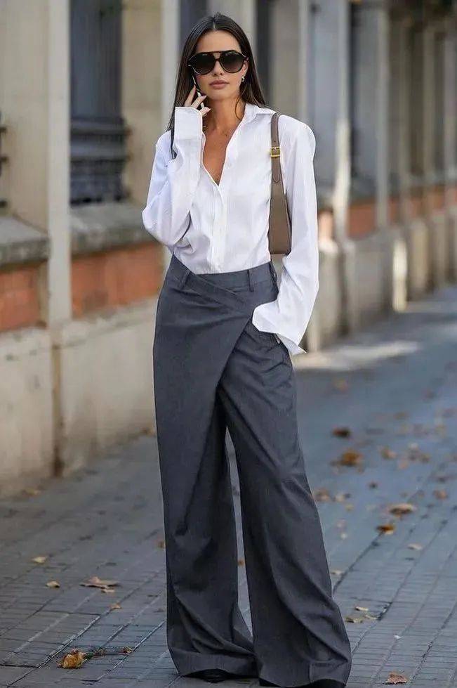 女精英式衬衫多样的颜色和款式选择,可以搭配各种职业装或休闲装,让