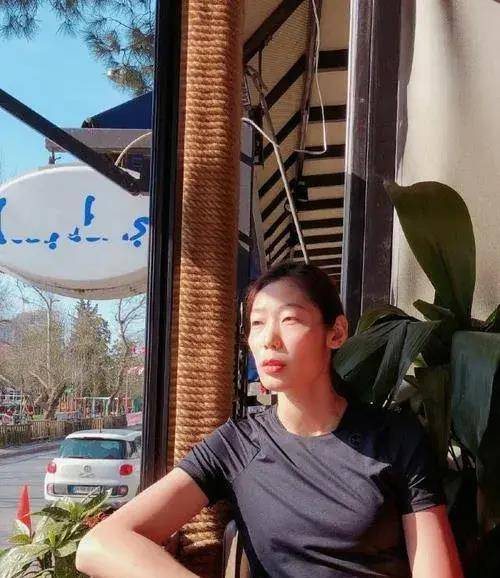 原创朱婷宣布回归发文看出国家队混乱归根结底还是代言费分配不均